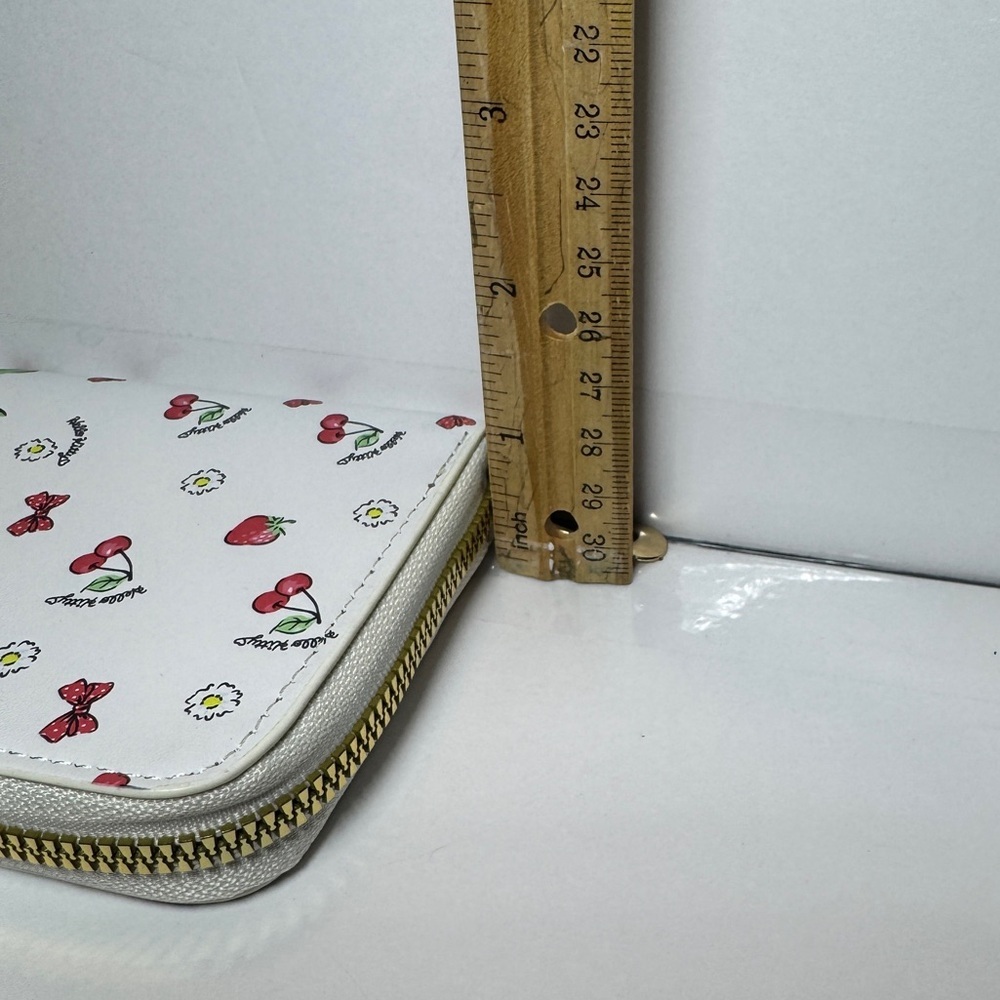 Hello Kitty Strawberry and Cherry Wallet - Picture 6 of 8